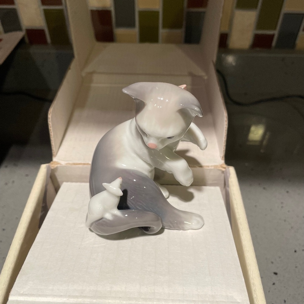 Vintage Lladro Cat and Mouse  porcelain figurine